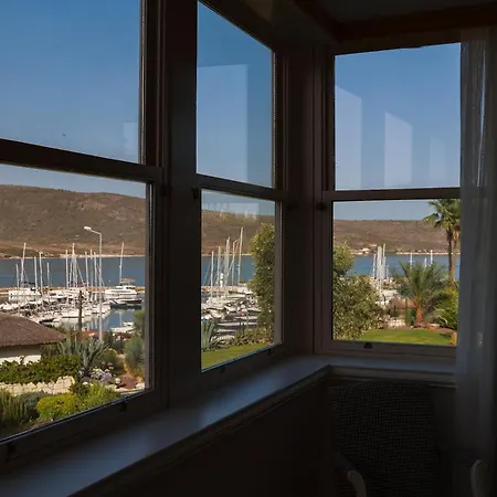 Marin Hotel *